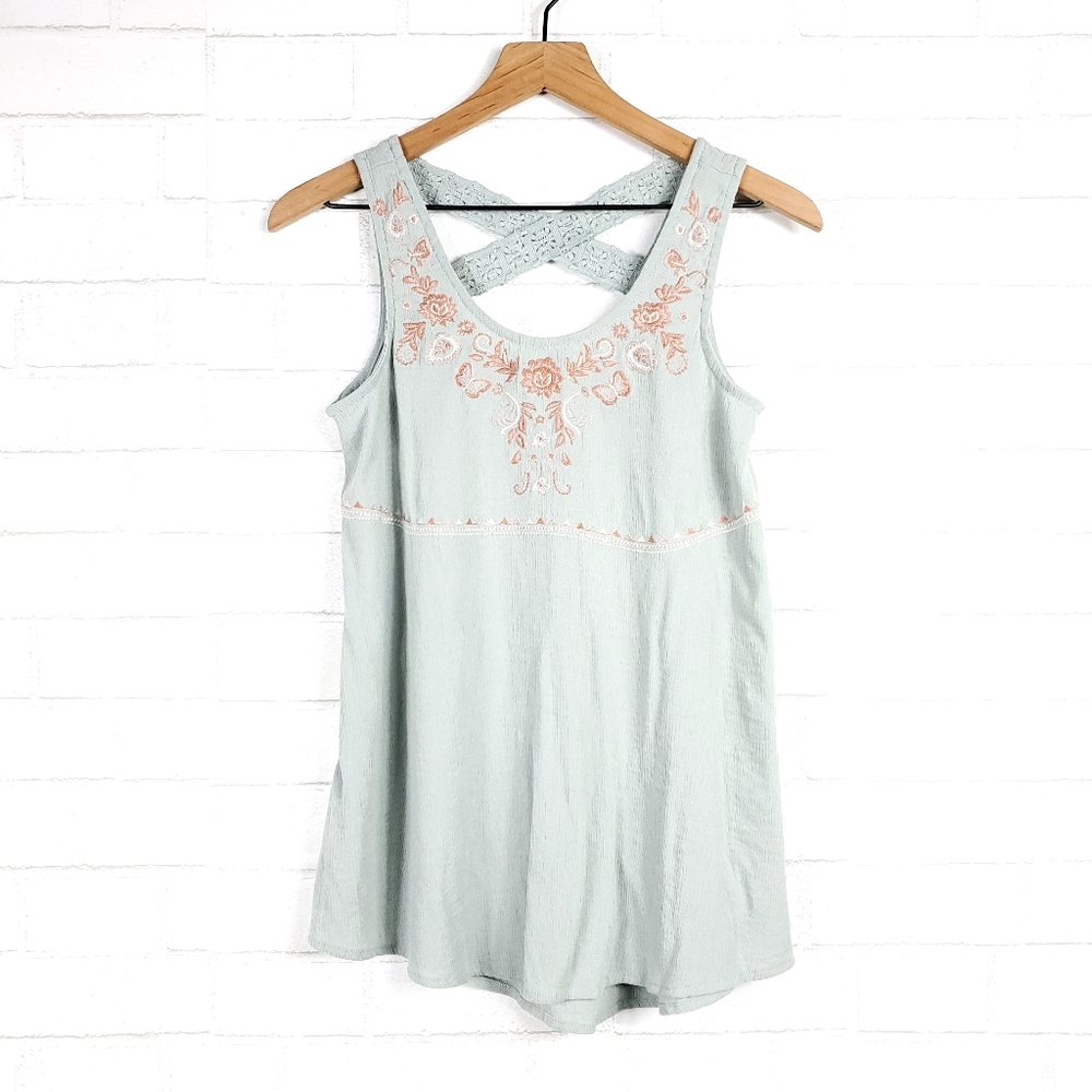 3/$25 Knox Rose embroidered tank | Size XS